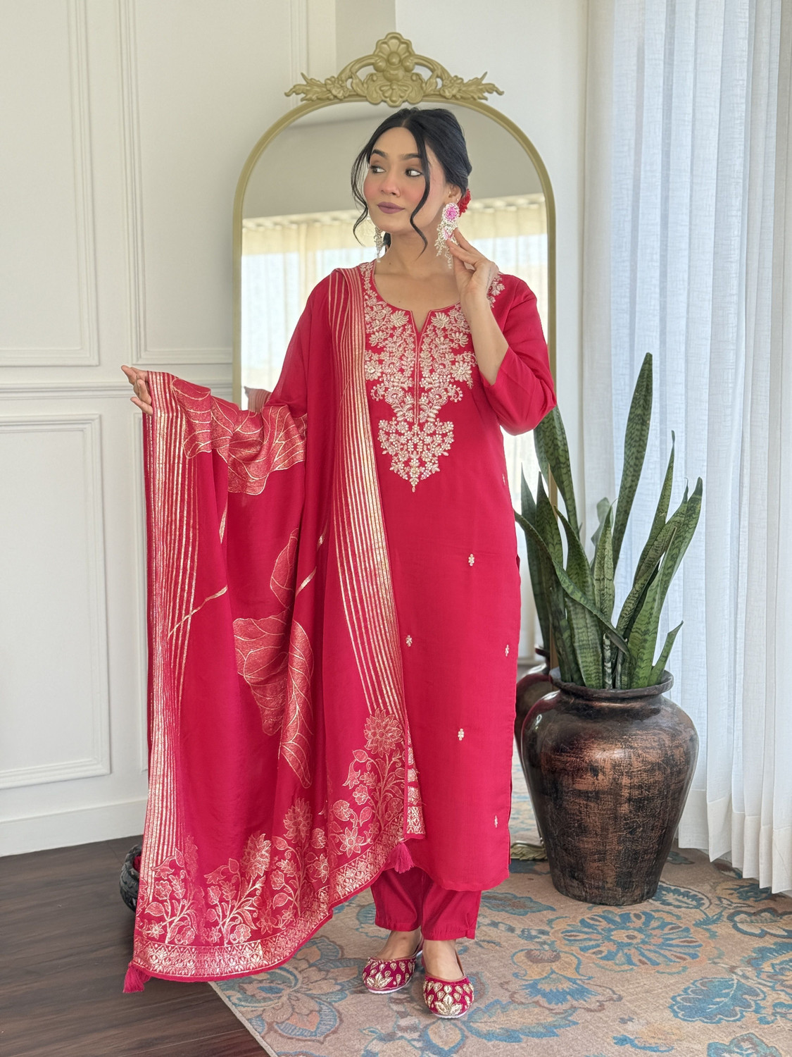 Image of RUTABO Women Kurta Pant Dupatta Set