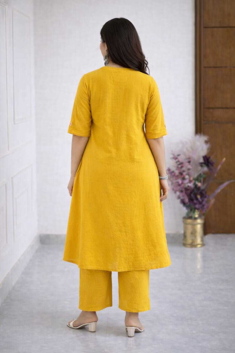 Image of voguebyavantika Women Kurta Pant Set