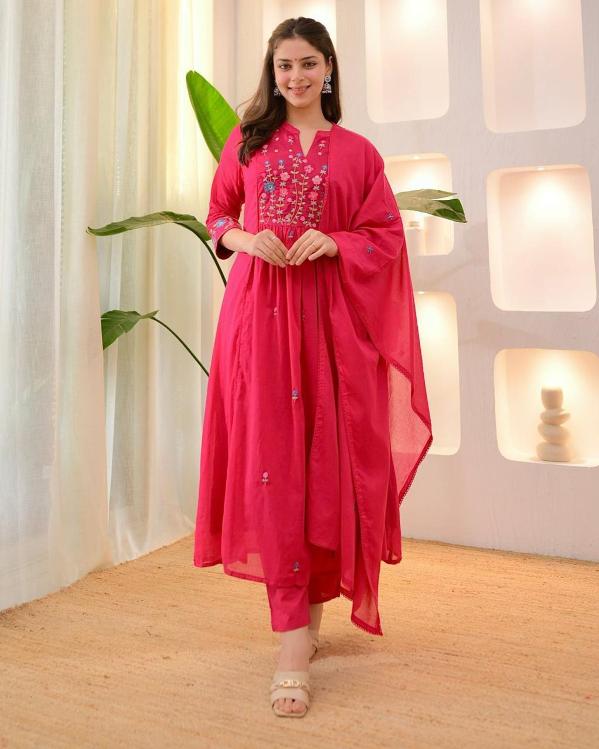 Image of INAYATFASHION Women Kurta Pant Dupatta Set