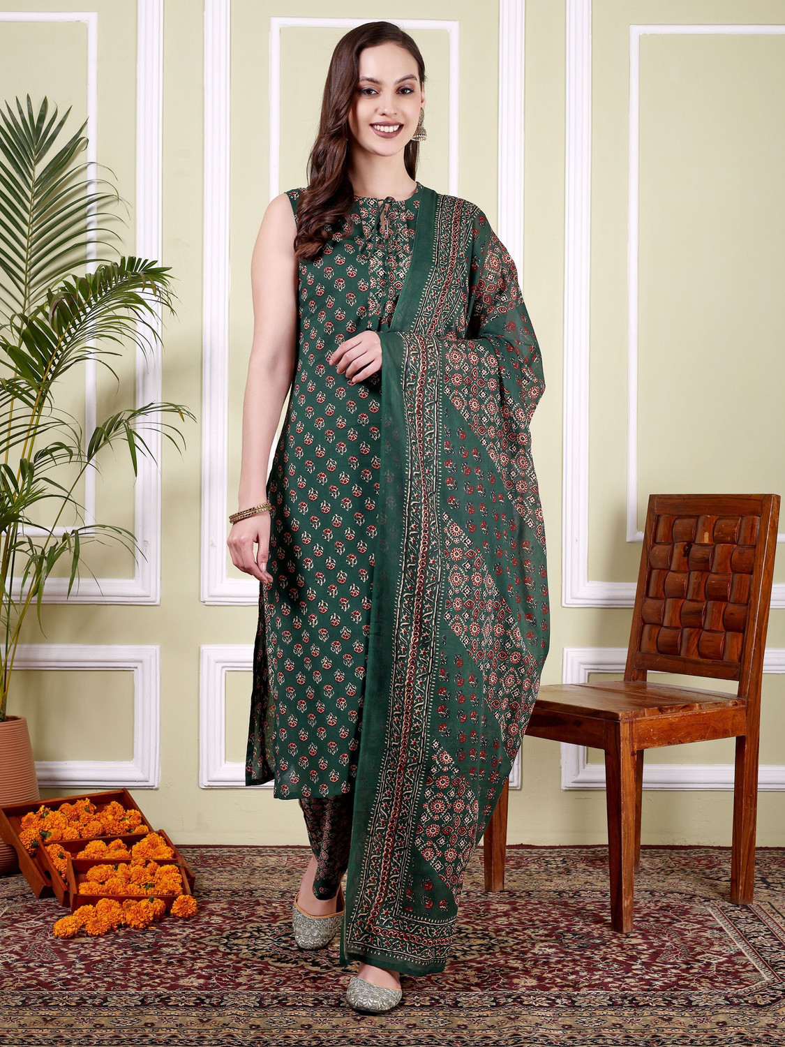 Image of Taranjal Women Kurti Pant Dupatta Set