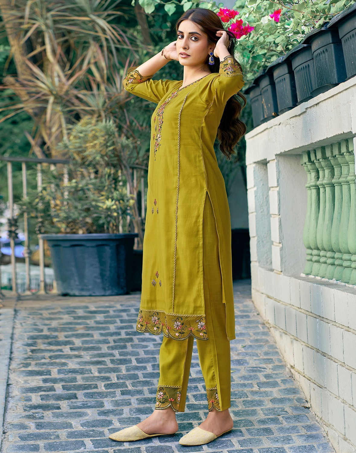 Image of Skylee Women Kurta Pant Dupatta Set