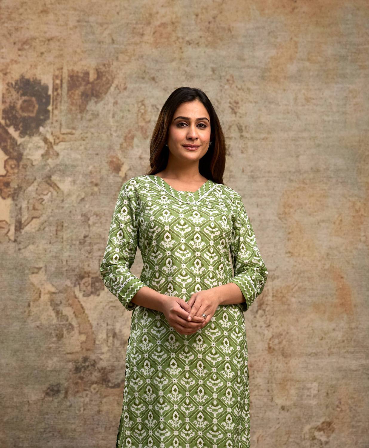 Angvarnika Women Kurti Pant Set