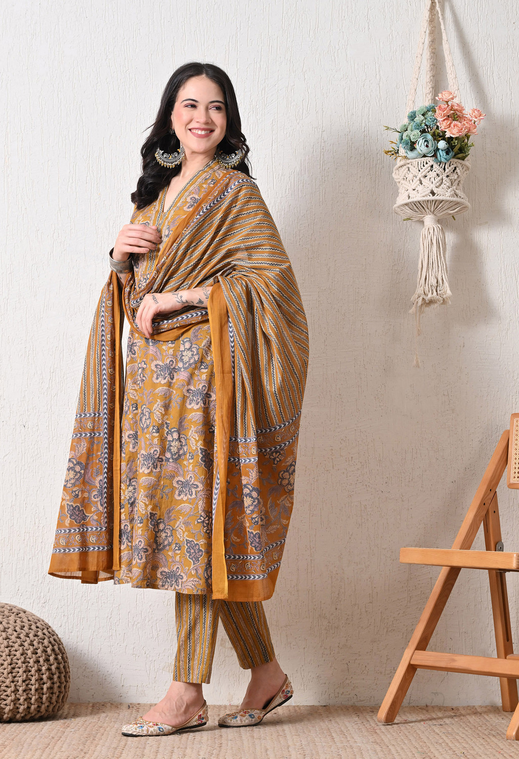 Image of AVYCO Women Kurta Pant Dupatta Set