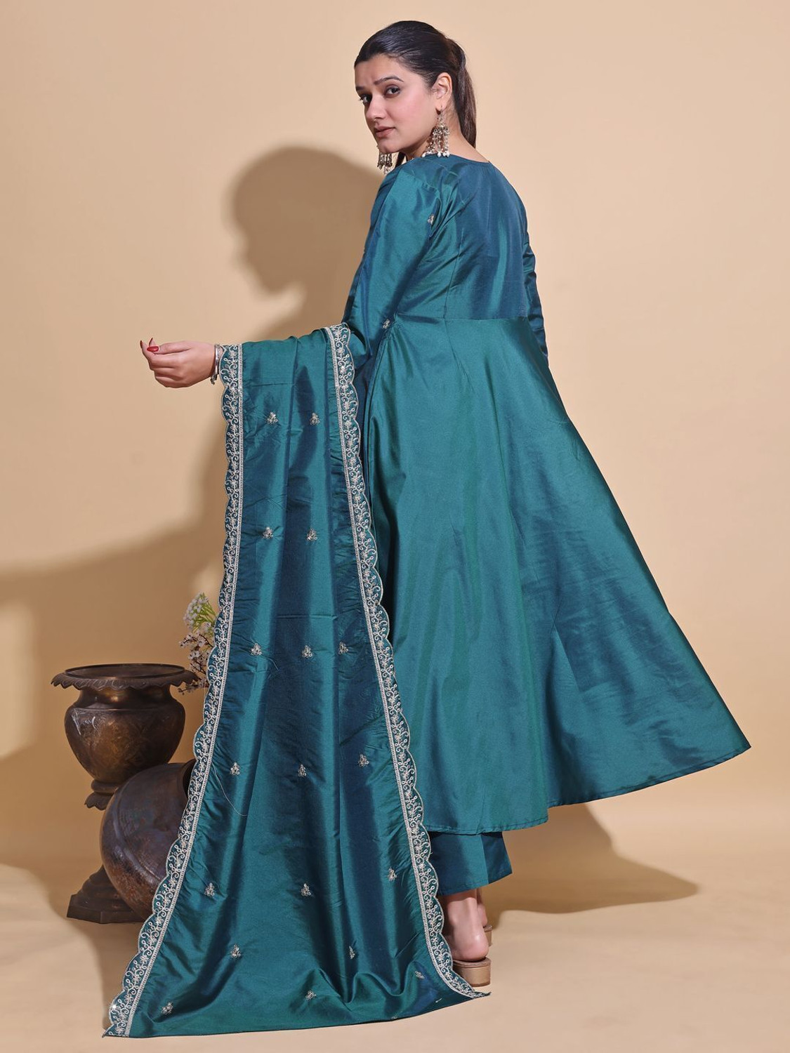 Image of AYUKTA INTERNATIONAL Women Kurti Pant Dupatta Set