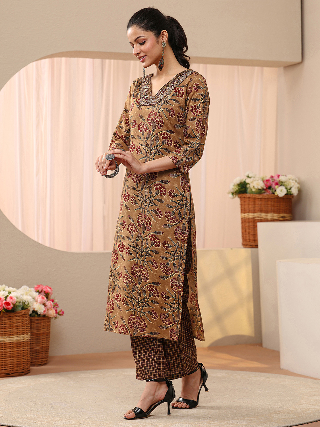 Image of GERUA BY LIBAS Women Kurta Pant Dupatta Set