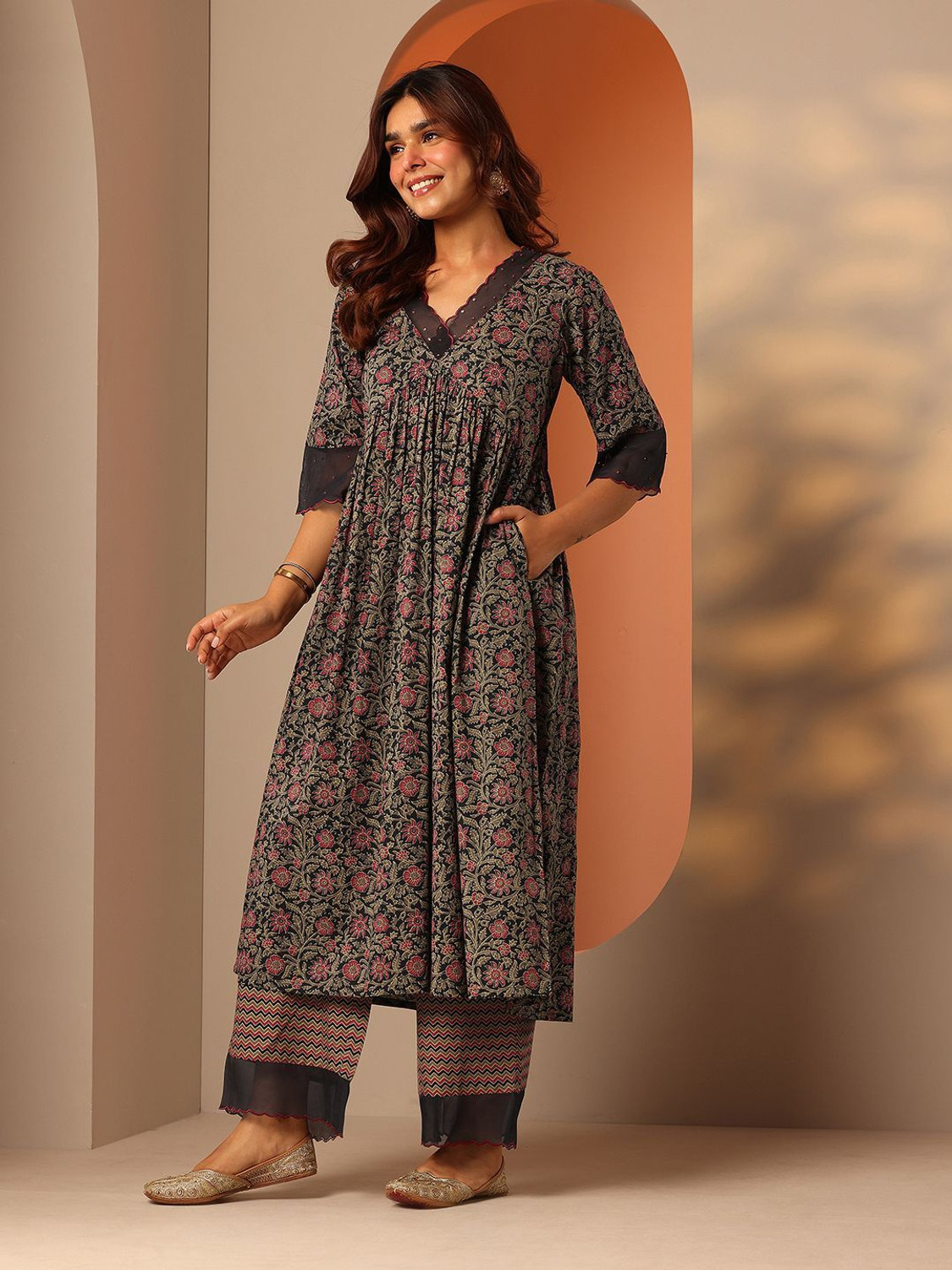 Image of LIBAS Women Kurta Pant Dupatta Set