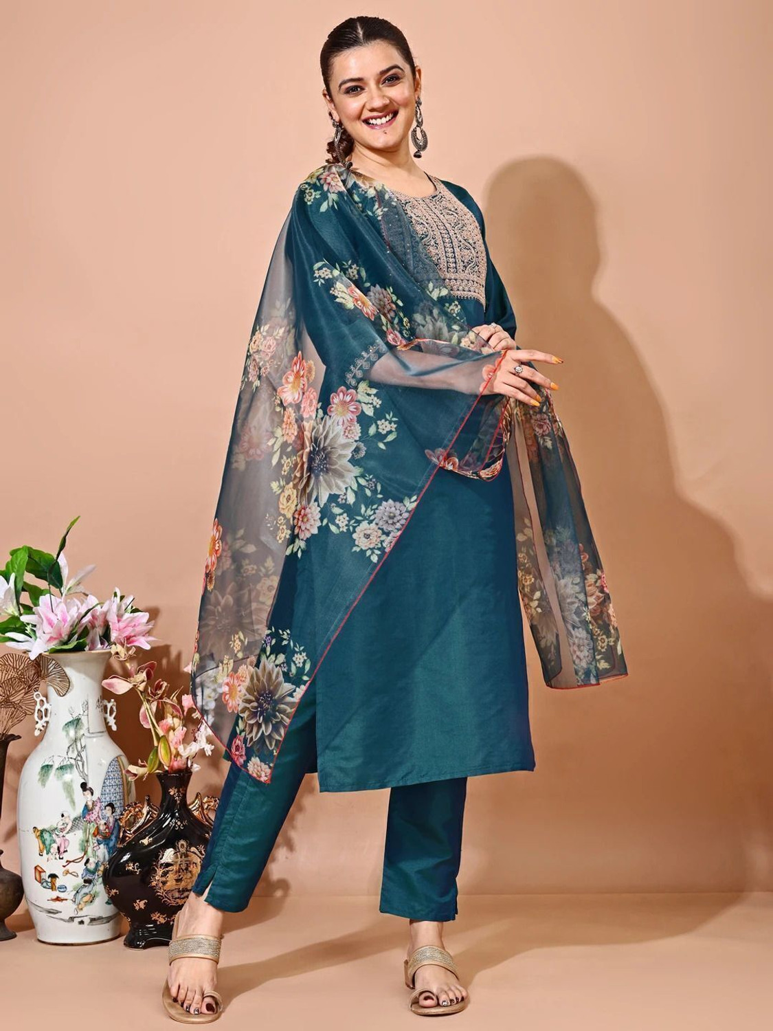 Image of AYUKTA INTERNATIONAL Women Kurti Pant Dupatta Set
