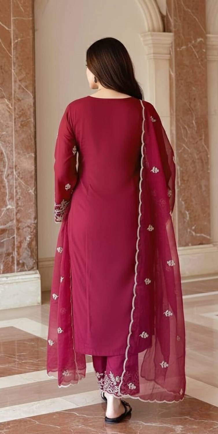 krivatrends Embroidered Kurta Set - Image 5