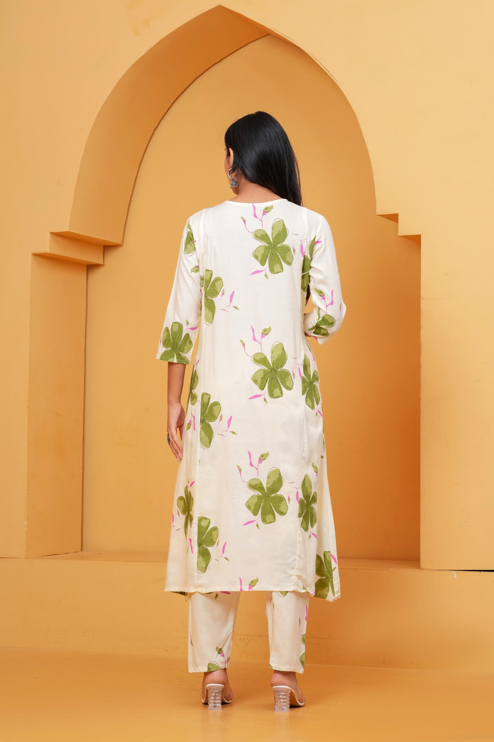 Image of Saddhvi Women Kurta Pant Set
