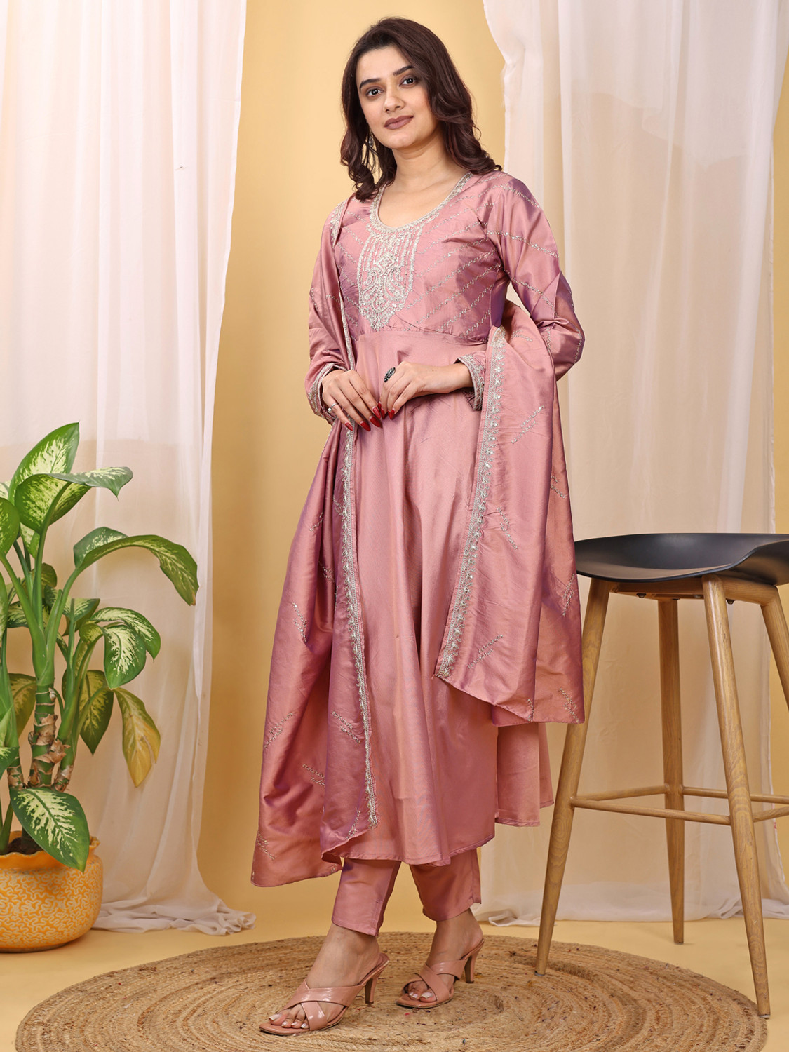 Image of AYUKTA INTERNATIONAL Women Kurta Pant Dupatta Set