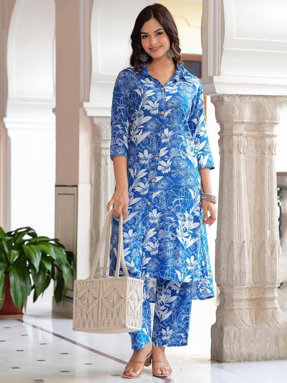 ANNU PARIDHAN Women Floral Print Viscose Rayon Straight Kurta (Bl