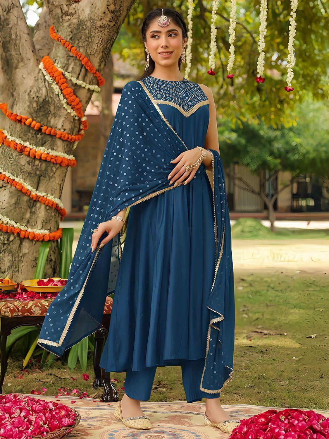 Image of Janasya Women Kurti Pant Dupatta Set