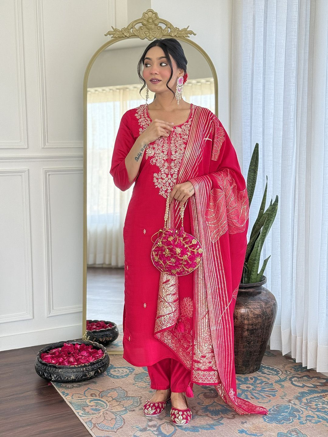 Image of RUTABO Women Kurta Pant Dupatta Set
