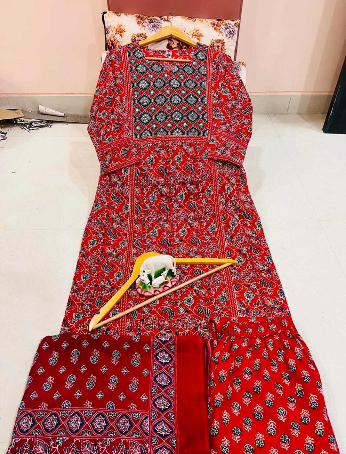Image of RIVAA Women Kurti Pant Dupatta Set