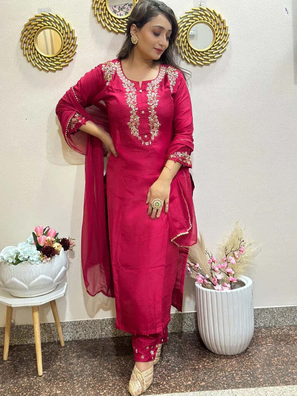 Image of kanjivarni Women Kurta Pant Dupatta Set