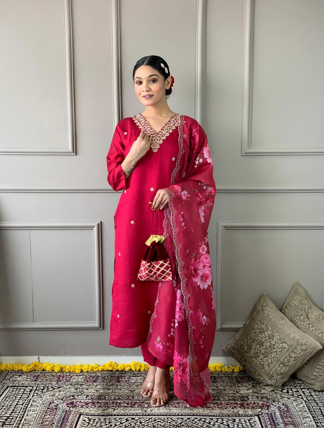 Image of PILUDI Women Kurti Pant Attached Dupatta Set