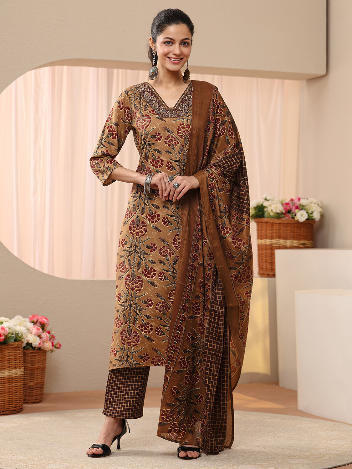 Image of GERUA BY LIBAS Women Kurta Pant Dupatta Set