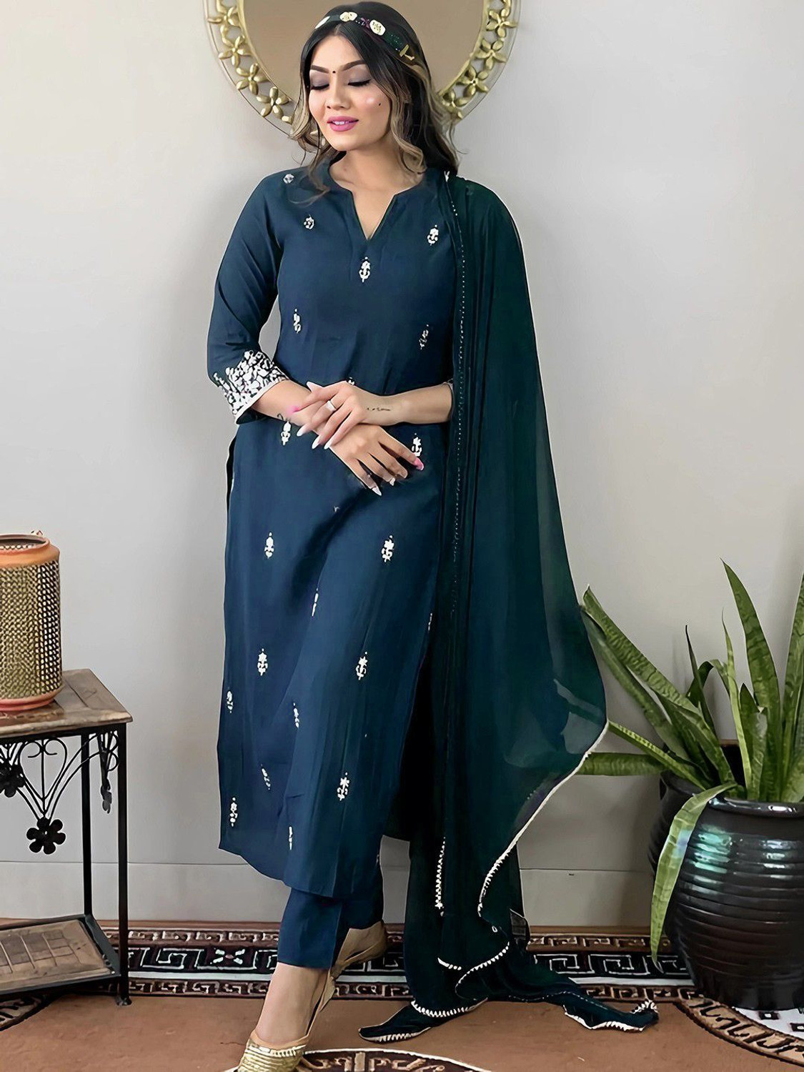 Image of pinfit Women Kurta Pant Dupatta Set