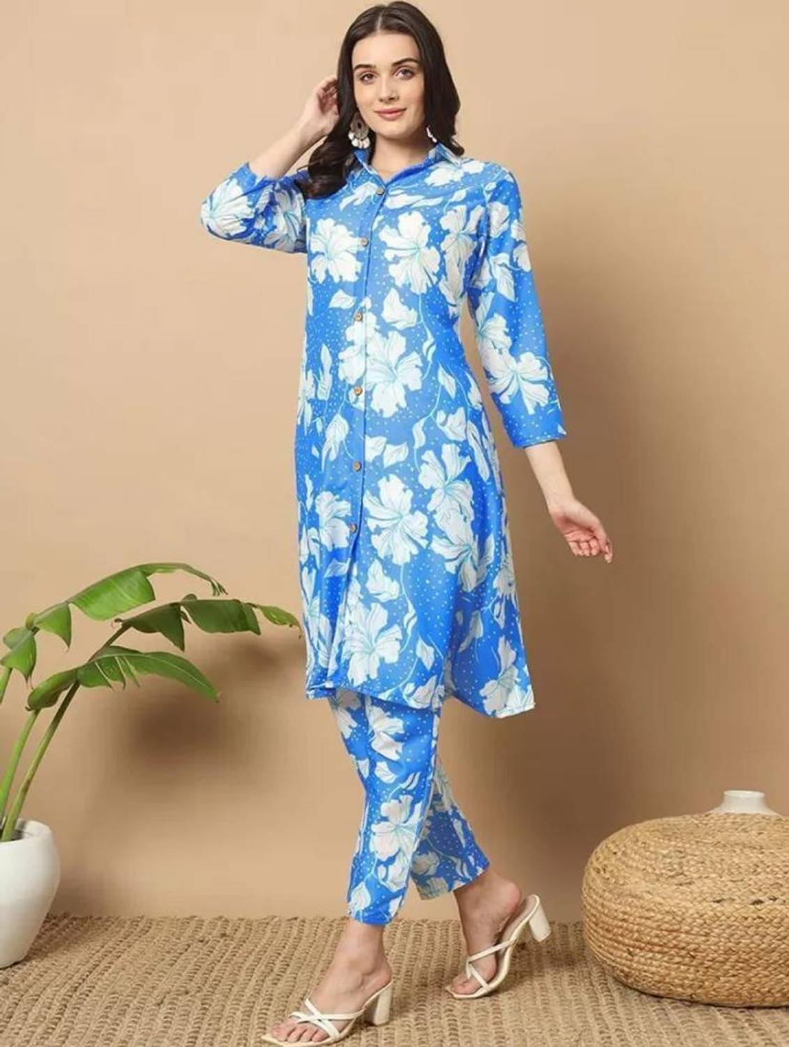 ANNU PARIDHAN Women Floral Print Viscose Rayon Straight Kurta (Bl