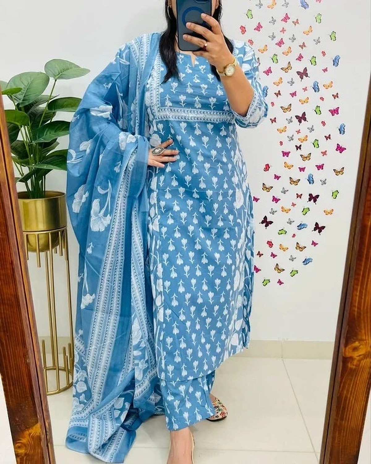 Image of RATNTHAL Women Kurti Pant Attached Dupatta Set