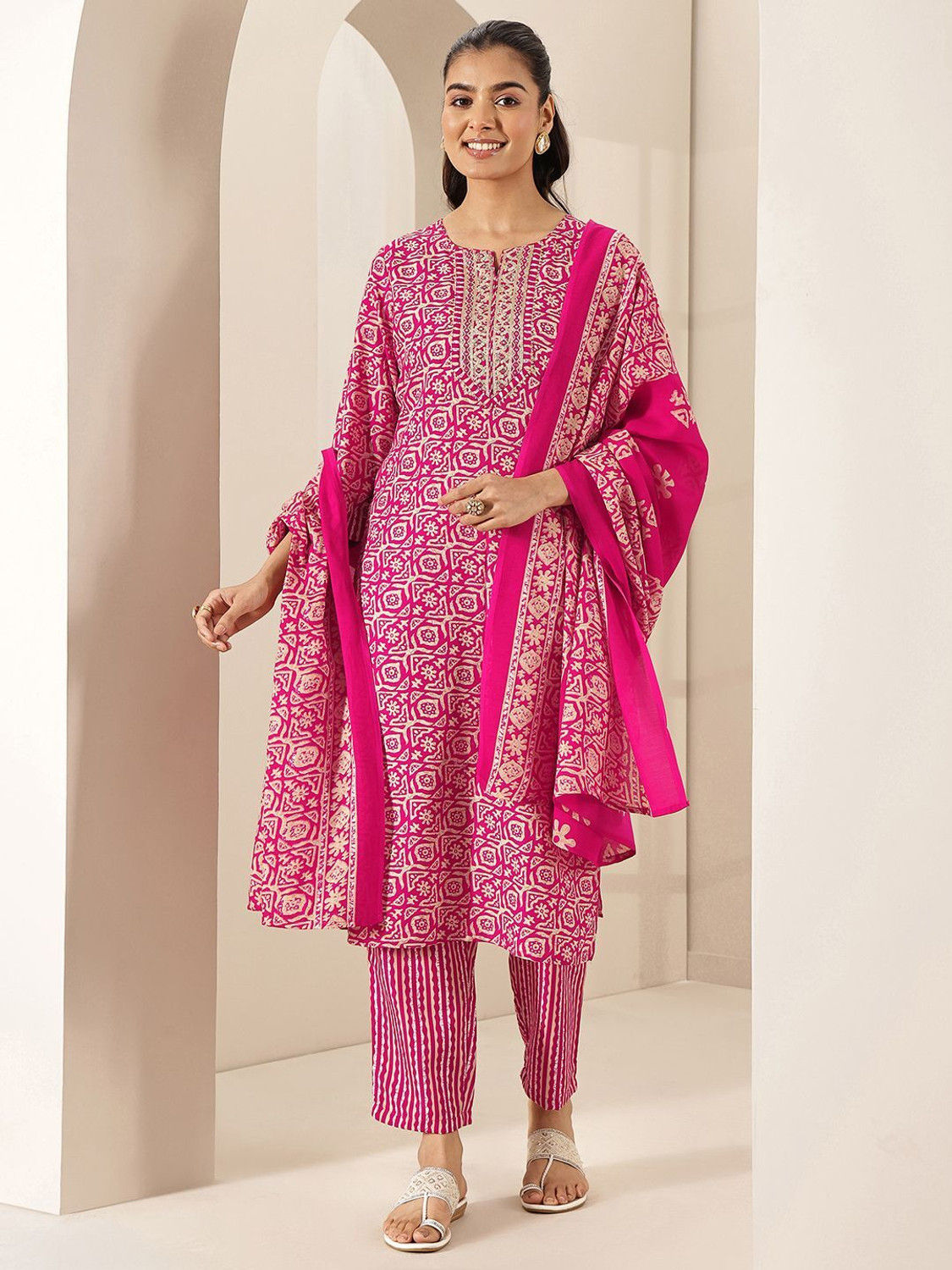 Image of LIBAS Women Kurta Pant Dupatta Set