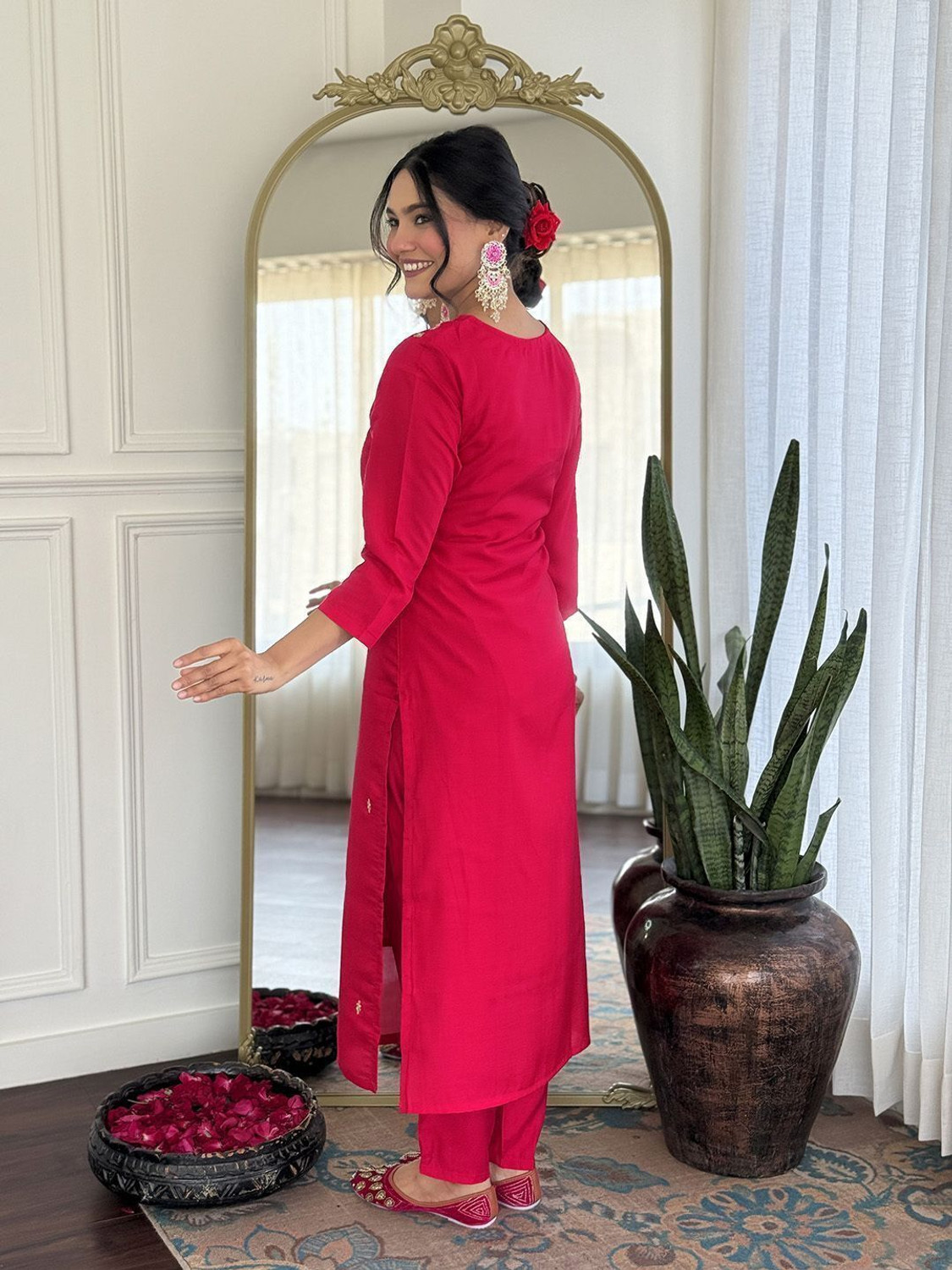 Image of RUTABO Women Kurta Pant Dupatta Set