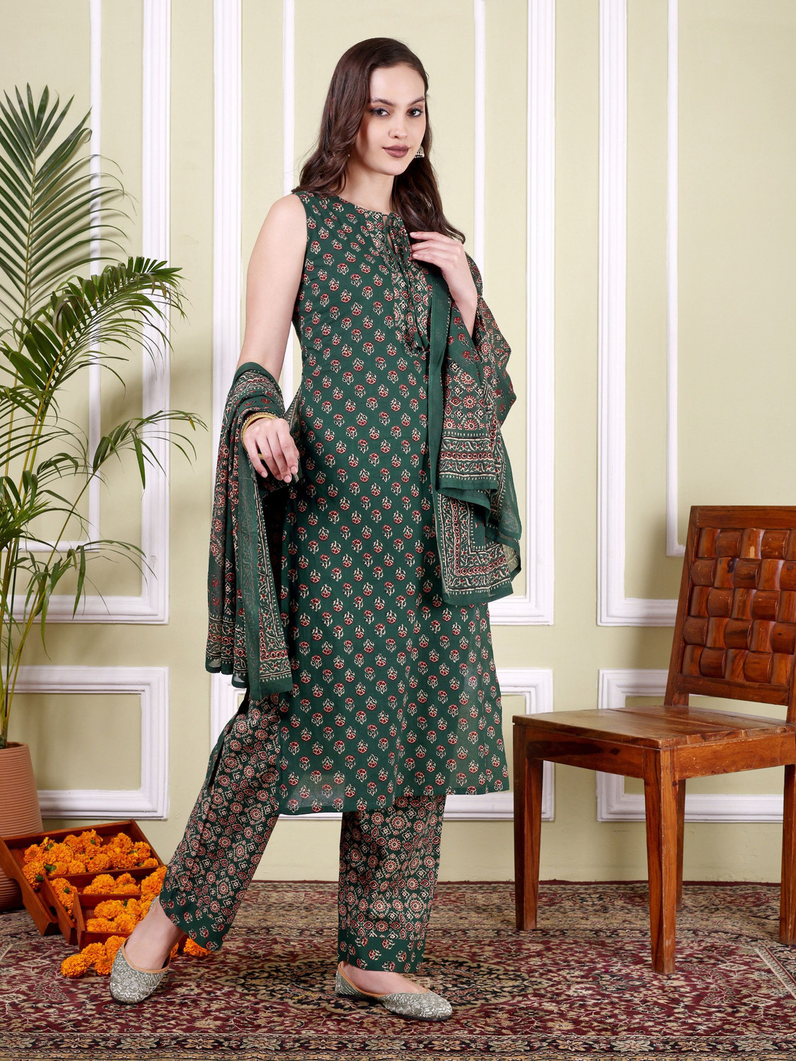 Image of Taranjal Women Kurti Pant Dupatta Set