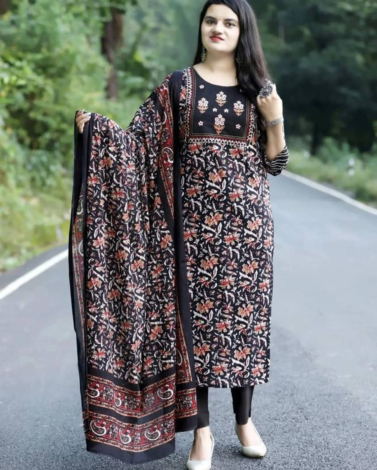 Image of Vindyavasini Women Kurta Pant Dupatta Set