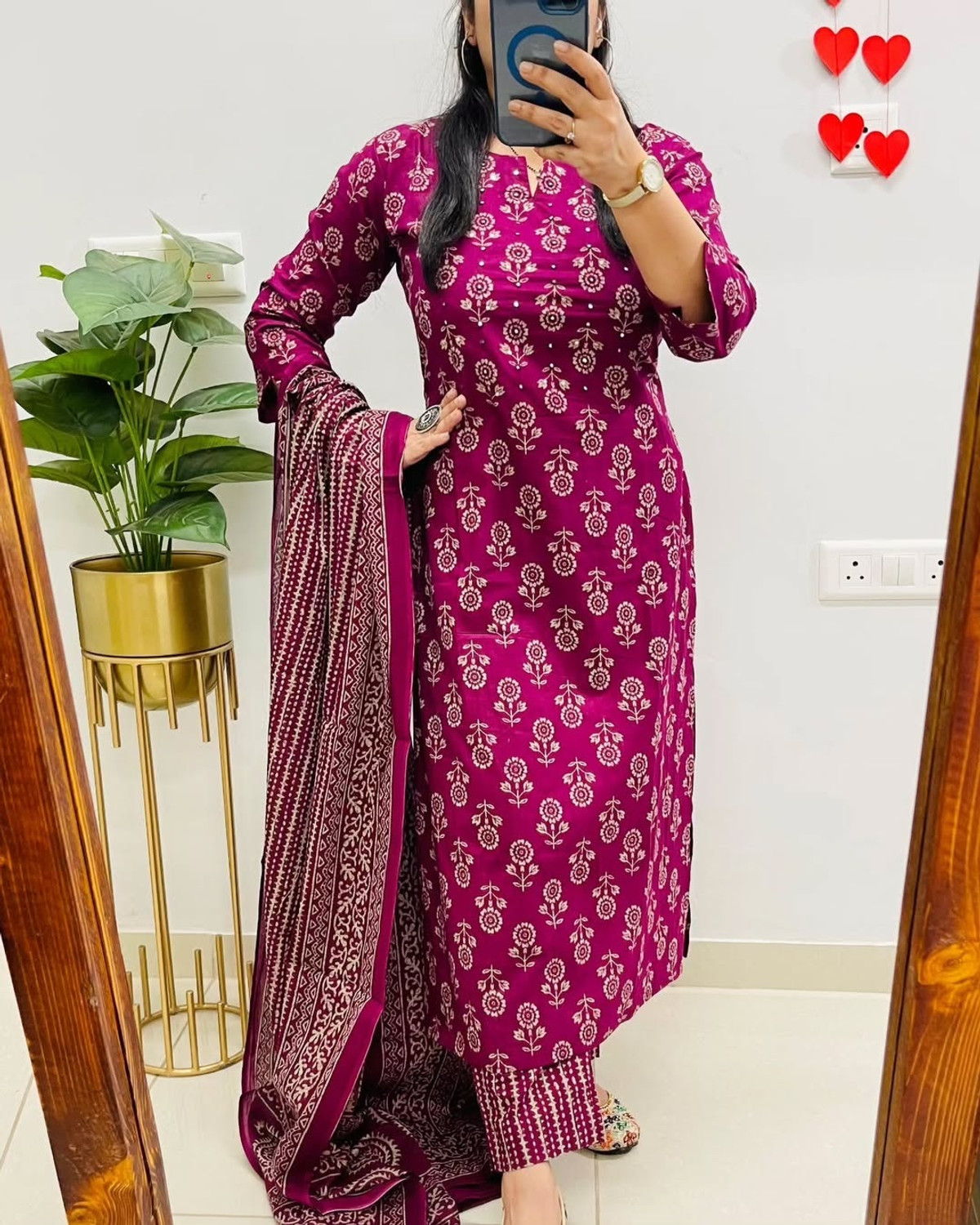 Image of RATNTHAL Women Kurti Pant Attached Dupatta Set