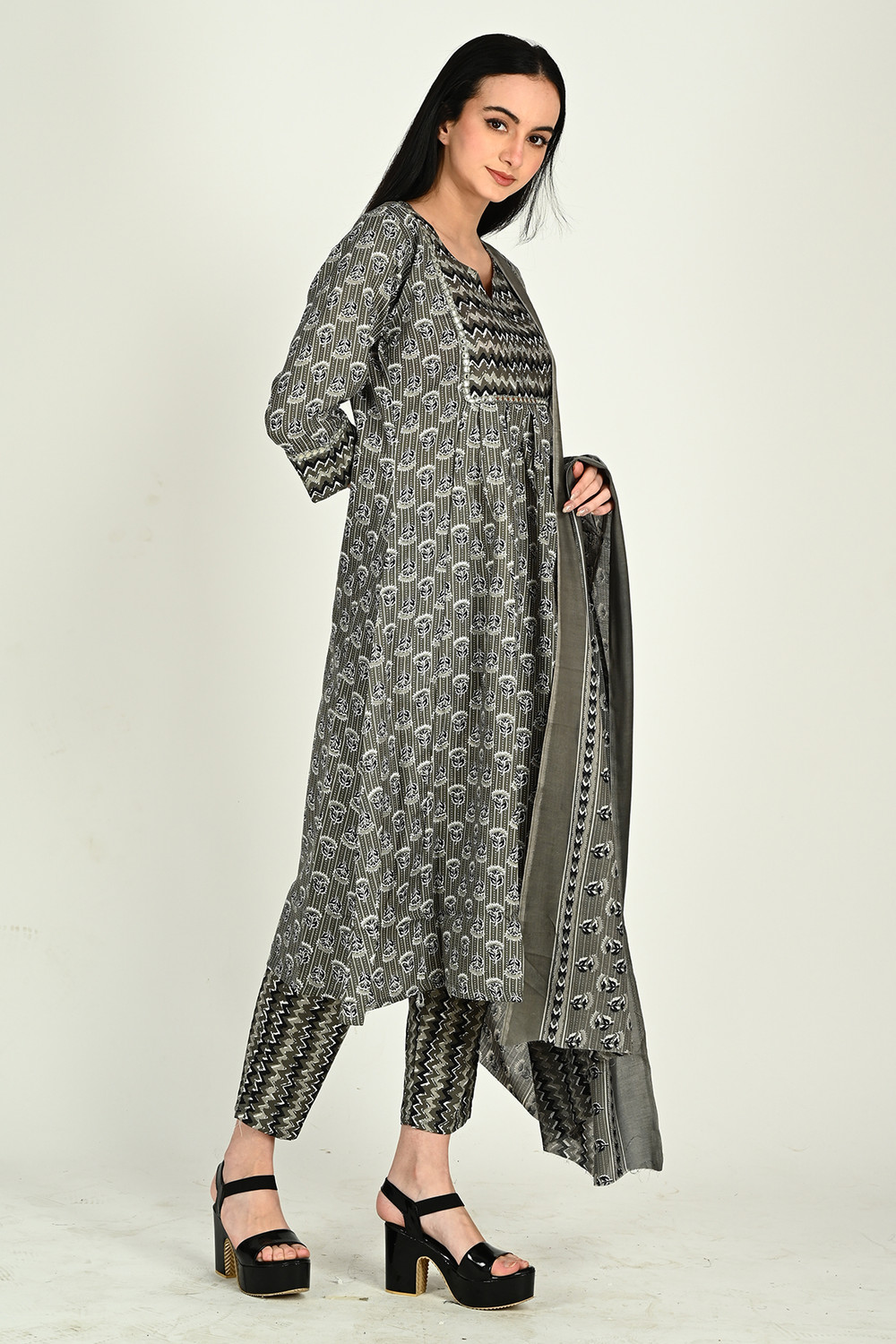 Image of Rajnandini Women Kurta Pant Dupatta Set