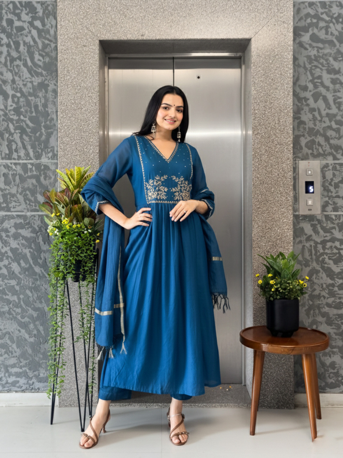 Image of Gosriki Women Kurti Pant Dupatta Set