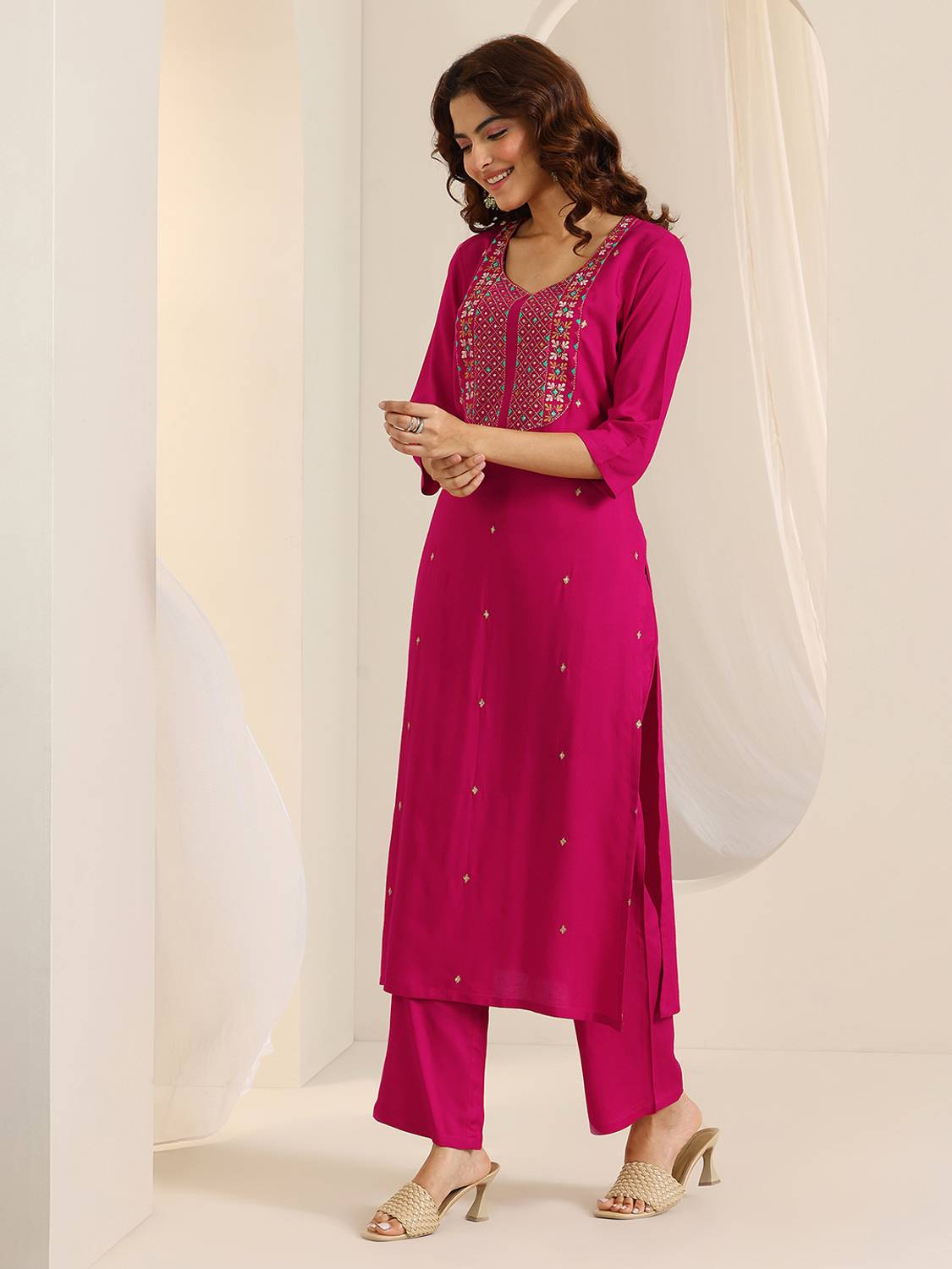 LIBAS Women Kurta Pant Dupatta Set - Image 3