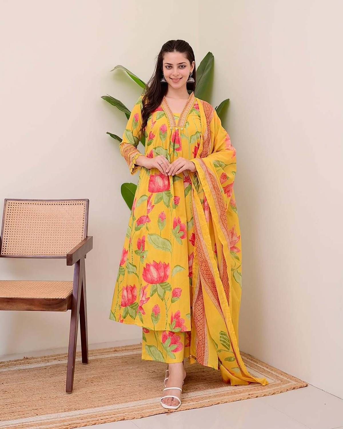 Maadwara Embroidered Kurta Set - Image 2