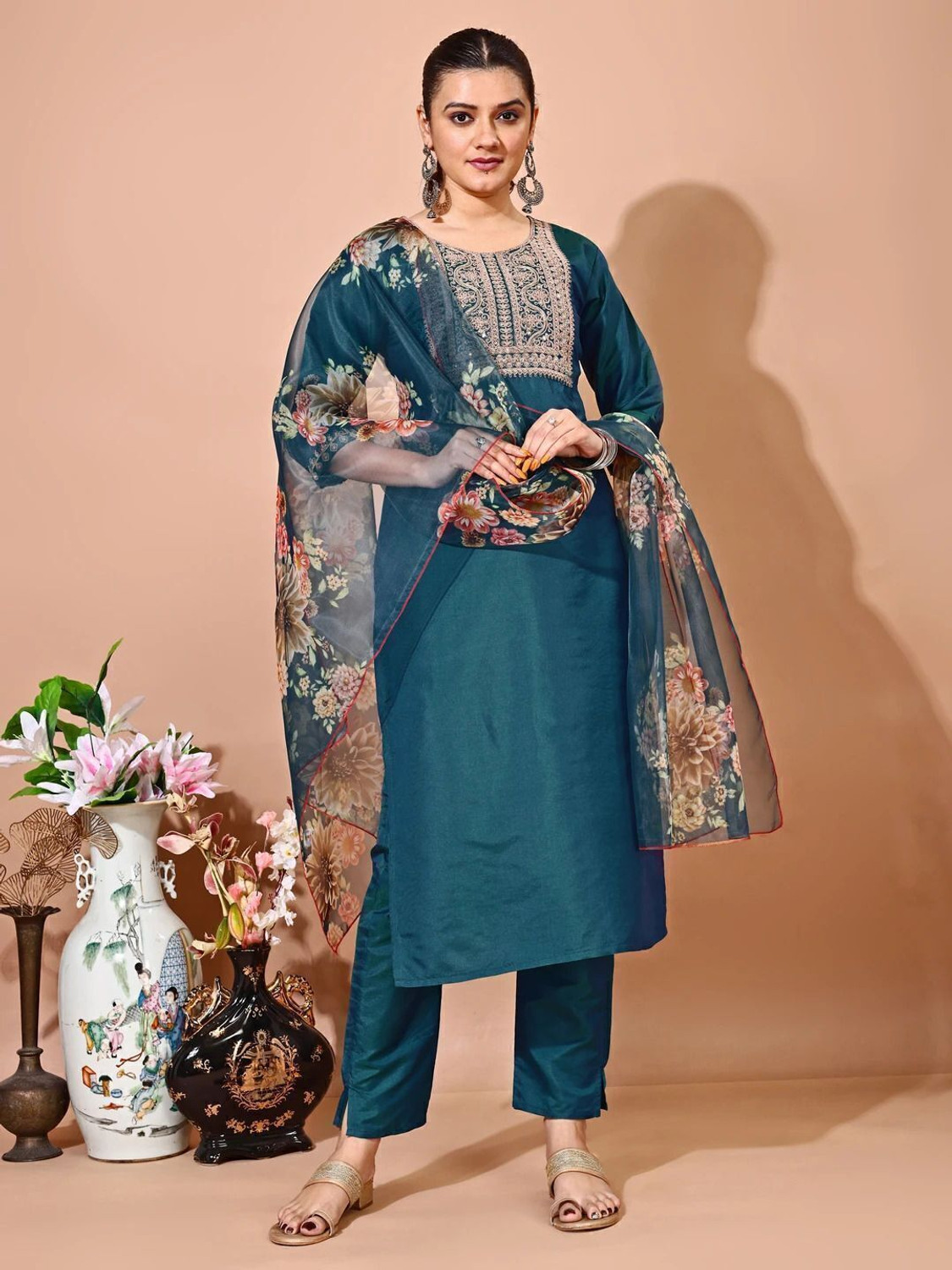 Image of AYUKTA INTERNATIONAL Women Kurti Pant Dupatta Set