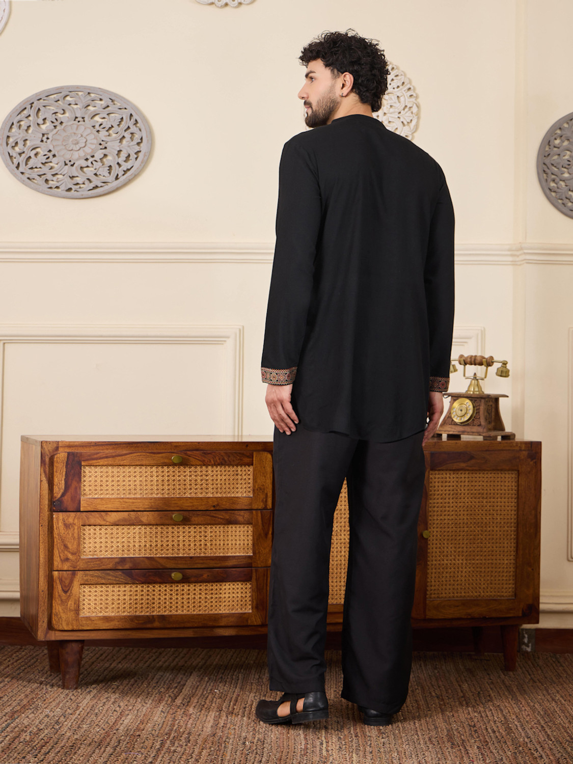 Image of House of Pataudi Men Kurta Pyjama Set