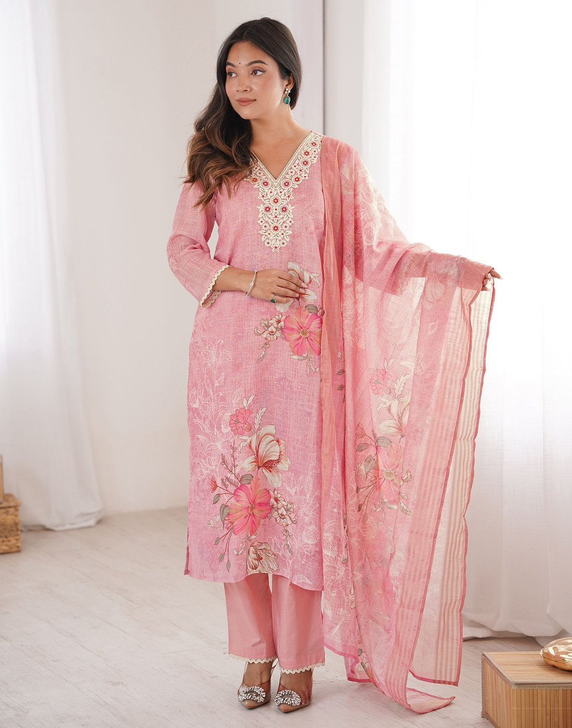 Image of Skylee Women Kurta Pant Dupatta Set