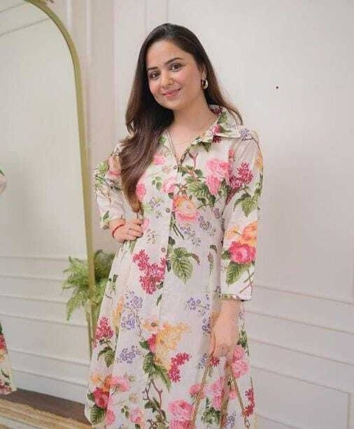 Image of VIHARINI Women Kurta Palazzo Set
