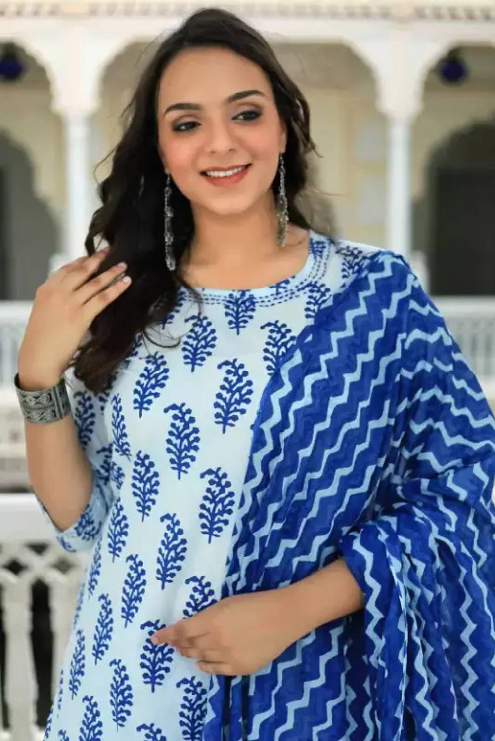 MON Women Kurta Pant Dupatta Set - Image 3