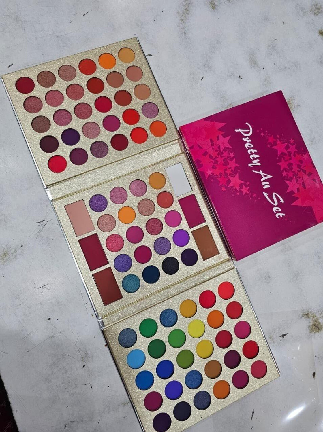 Image of NATURE PETHI Pretty All Set Pro Eyeshadow Palette 322 g