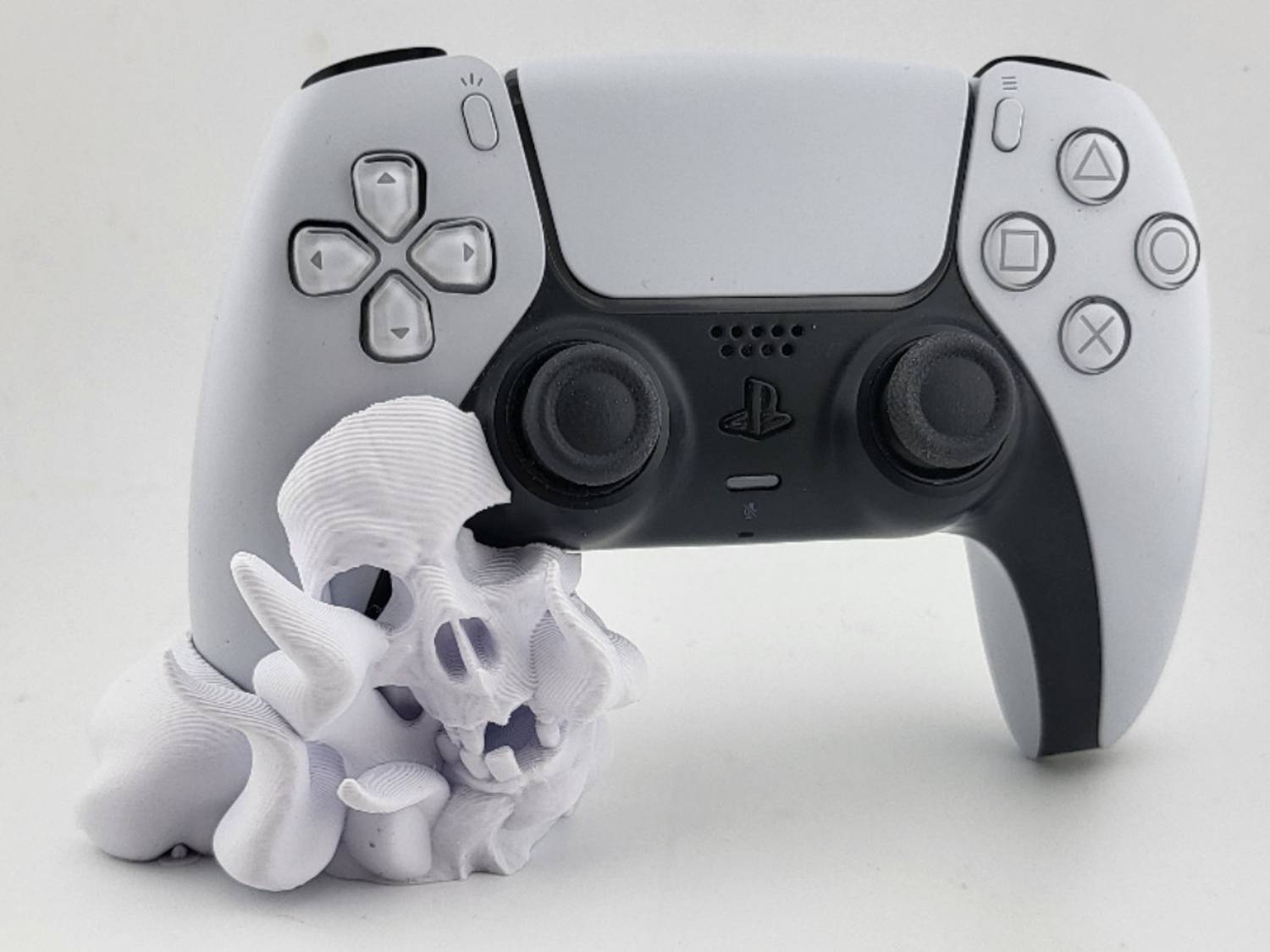 Manifestation Skull Gaming Controller Stand Holder for PS5 DualSense / PS4 / Xbox Bluetooth Gamepad
