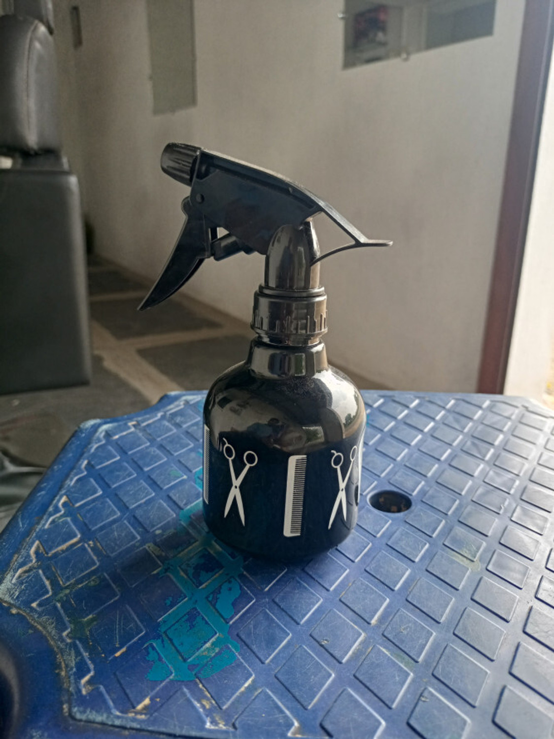 Image of Wingage Saloon spray 500 ml Plastic Spray Bottle