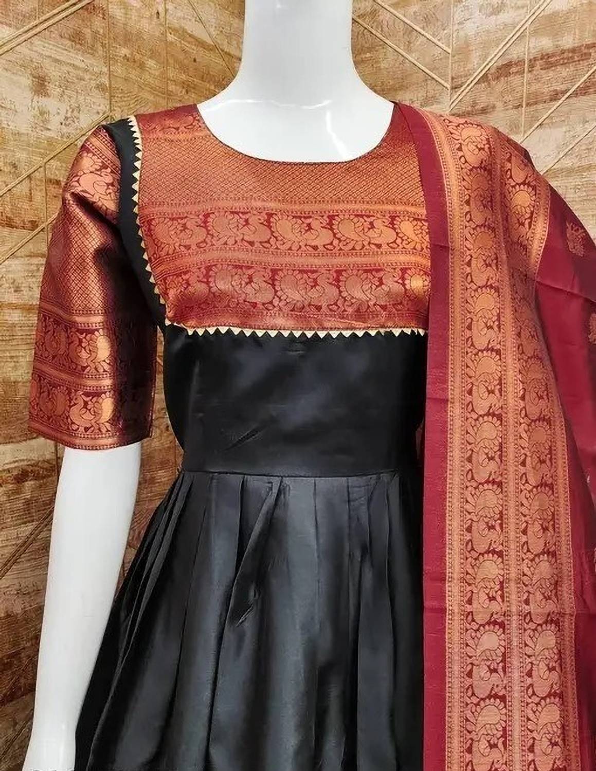 chinese dress ladies Buy SwapnaSundri Printed Ankle Length Long Silk Designer Women Gown for  Occasion (Free Size) main image 1