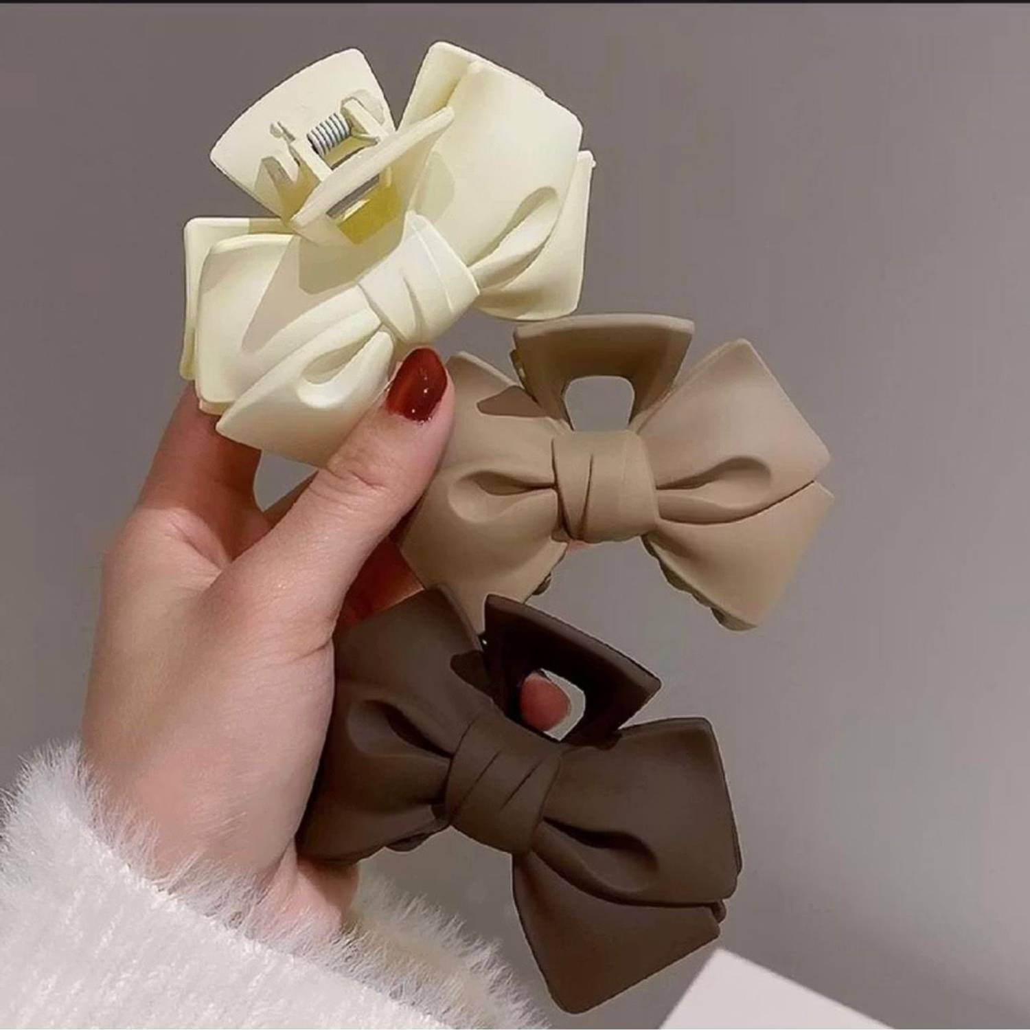 ANOUK Bowknot Shape Women Hair Clips, Trendy Strong Grip Women Hair Clutcher Hair Claw