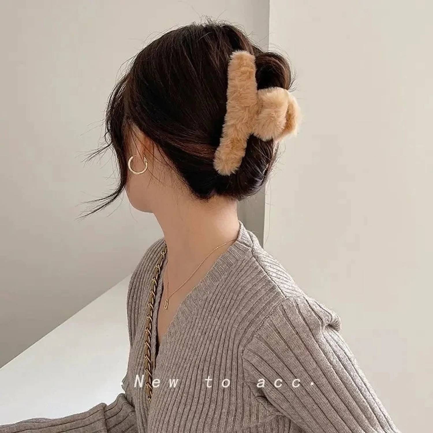Balasundri 1pc Soft Fur Claw Clutcher Korean Hairstyle Large Hair Claw Clips for Girls Hair Claw