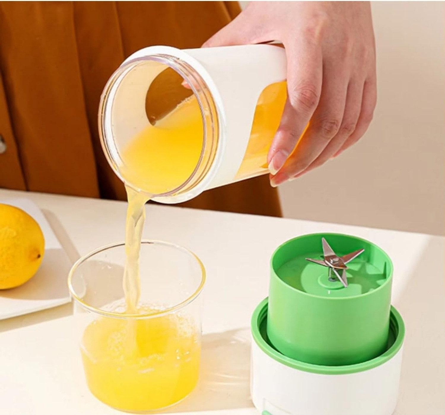 Image of FreshGo Pro 200 W Juicer