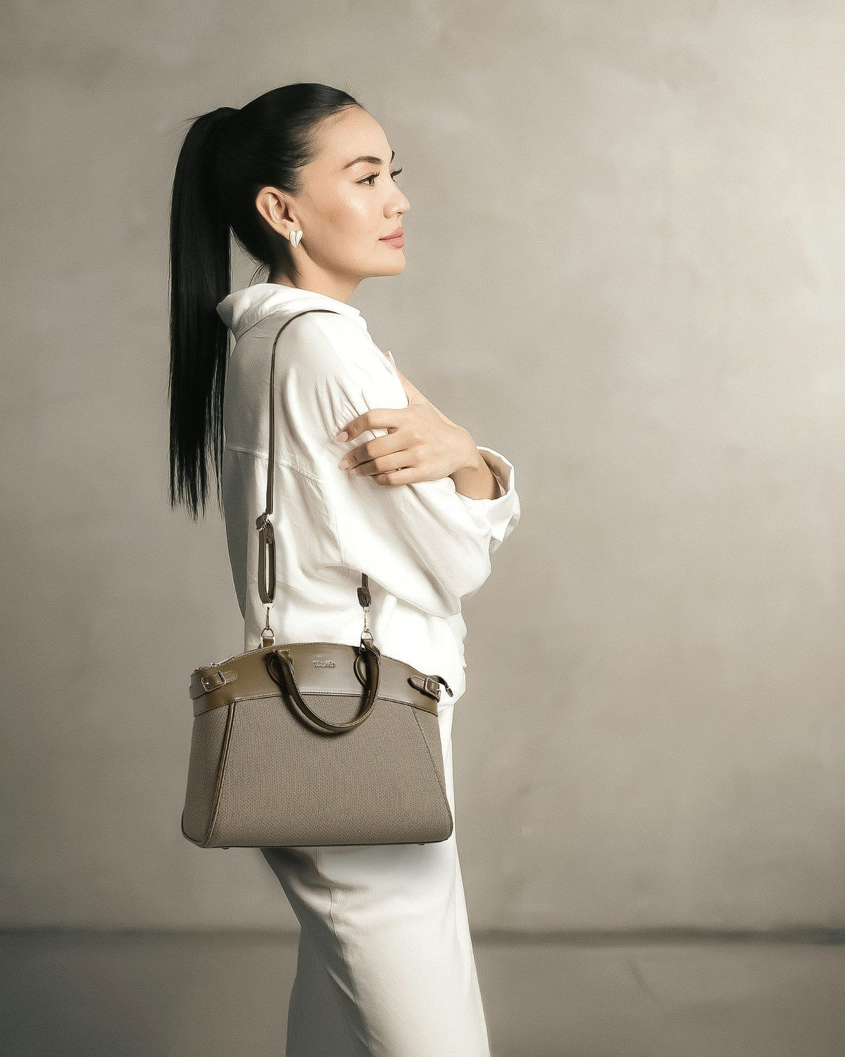 Image of Exotic Women Green Messenger Bag