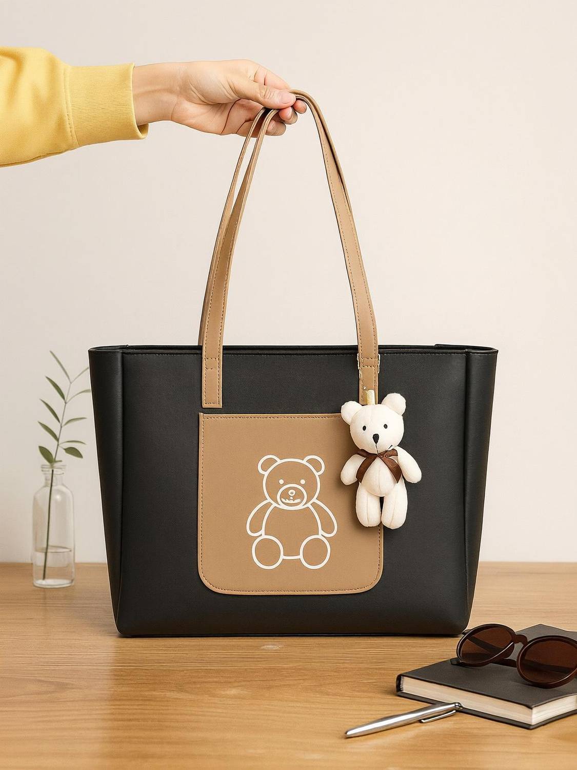 BeijoBolsa Women Black, Tan Tote
