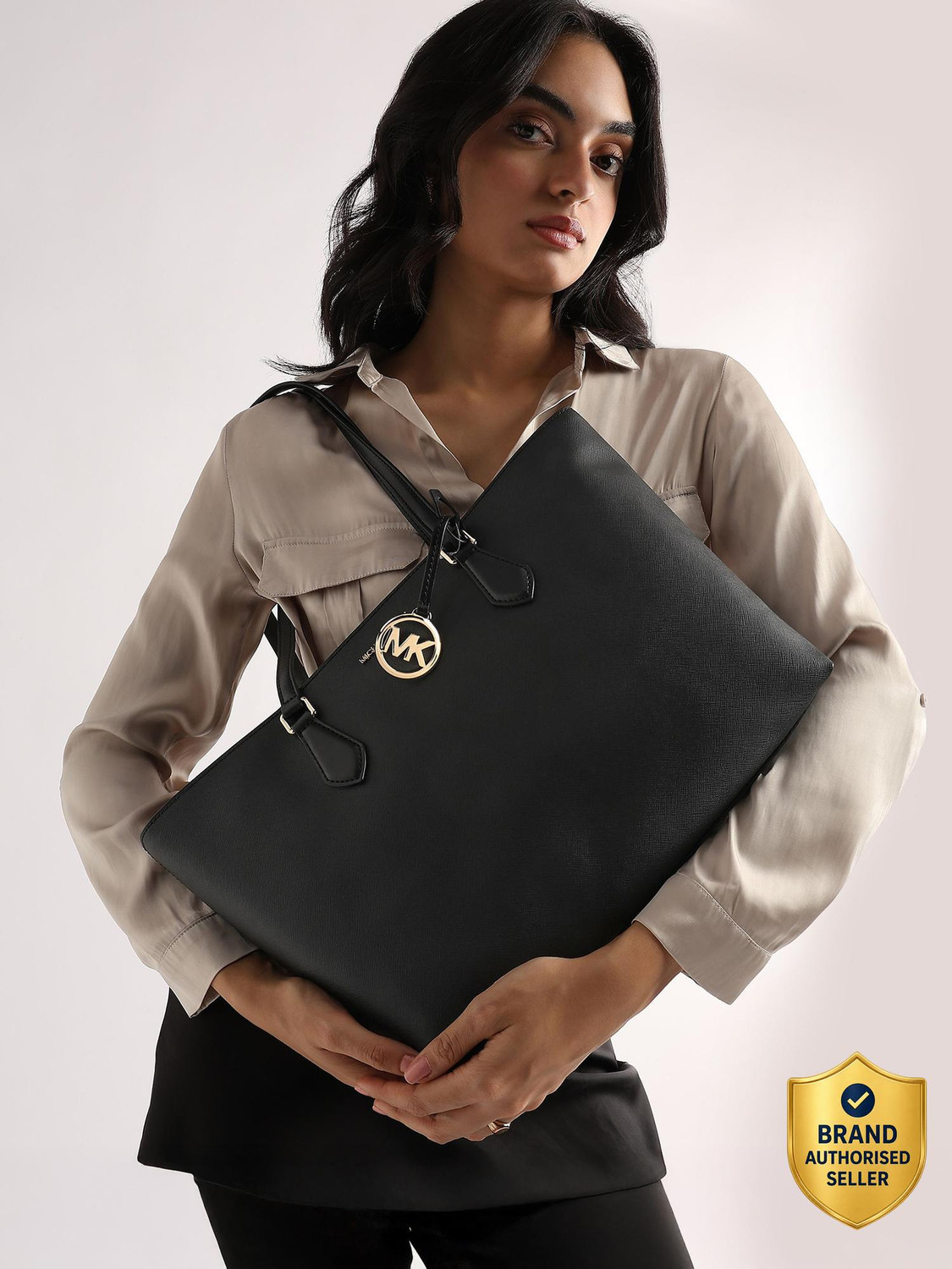 Image of MICHAEL KORS Women Black Tote
