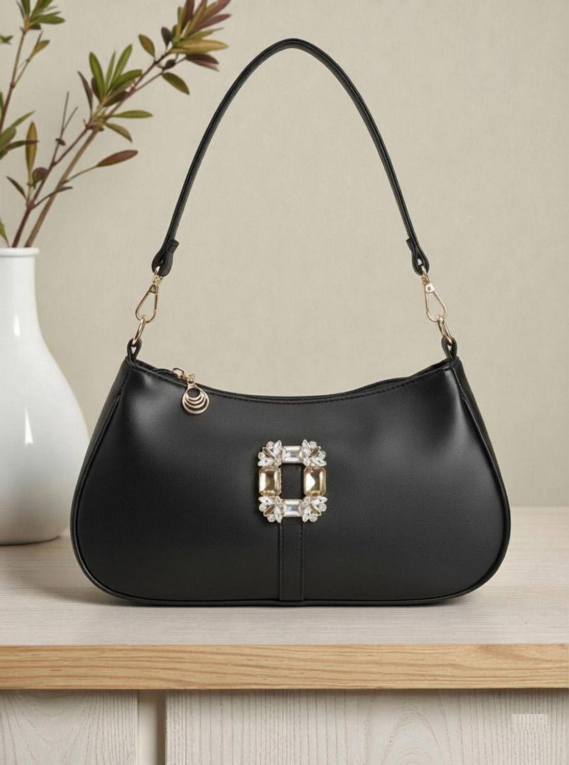 AshCrafzee Women Black Shoulder Bag