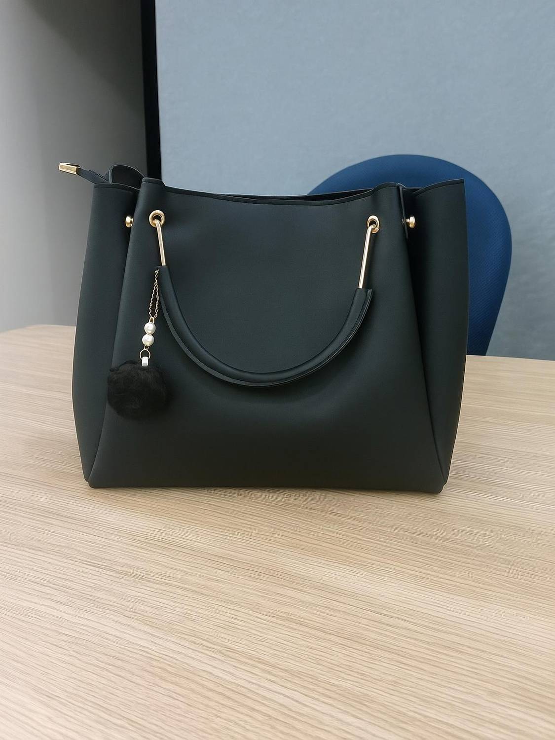 BeijoBolsa Women Black Handbag